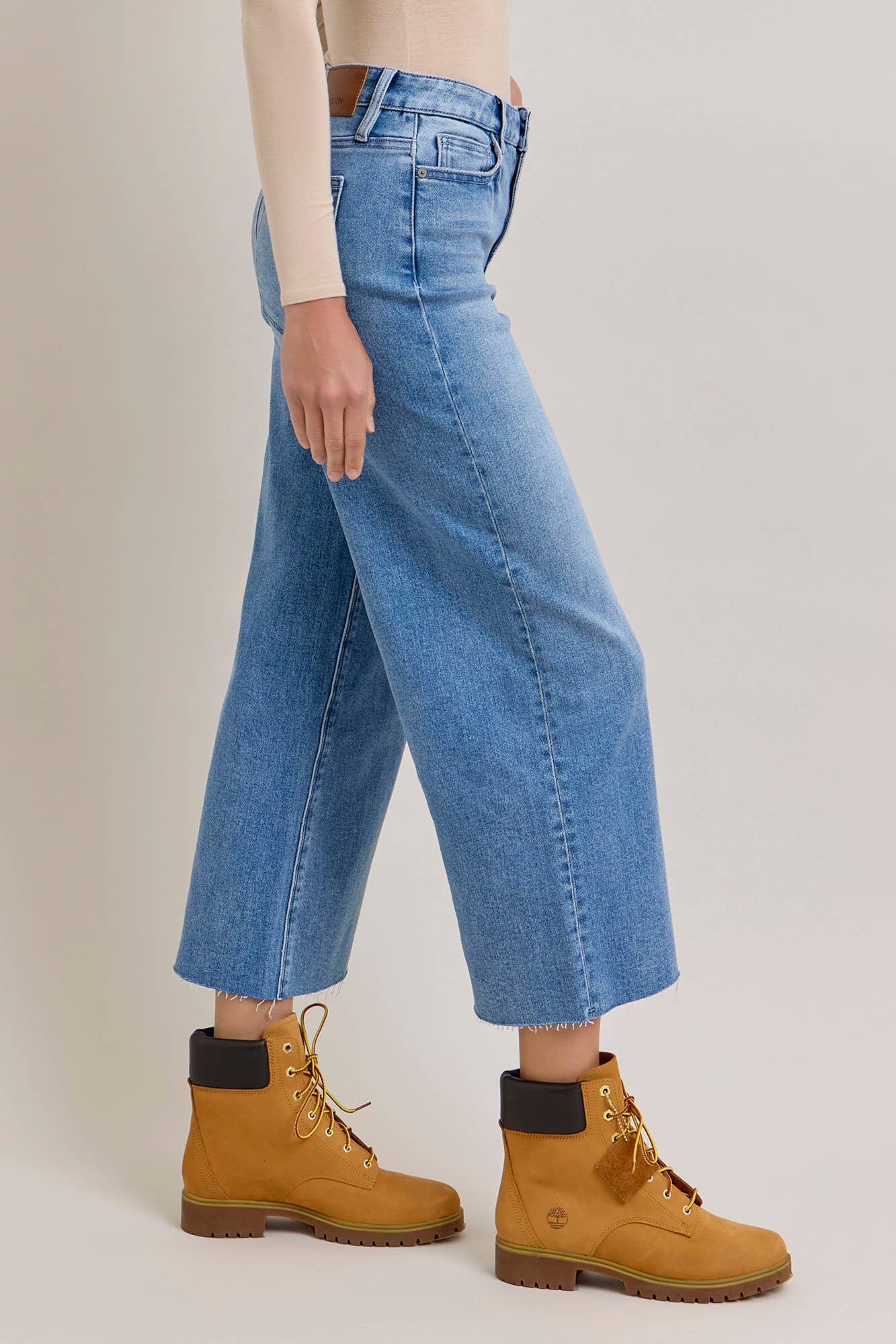 Medium Light Clean Stretch Wide leg Hidden Denim