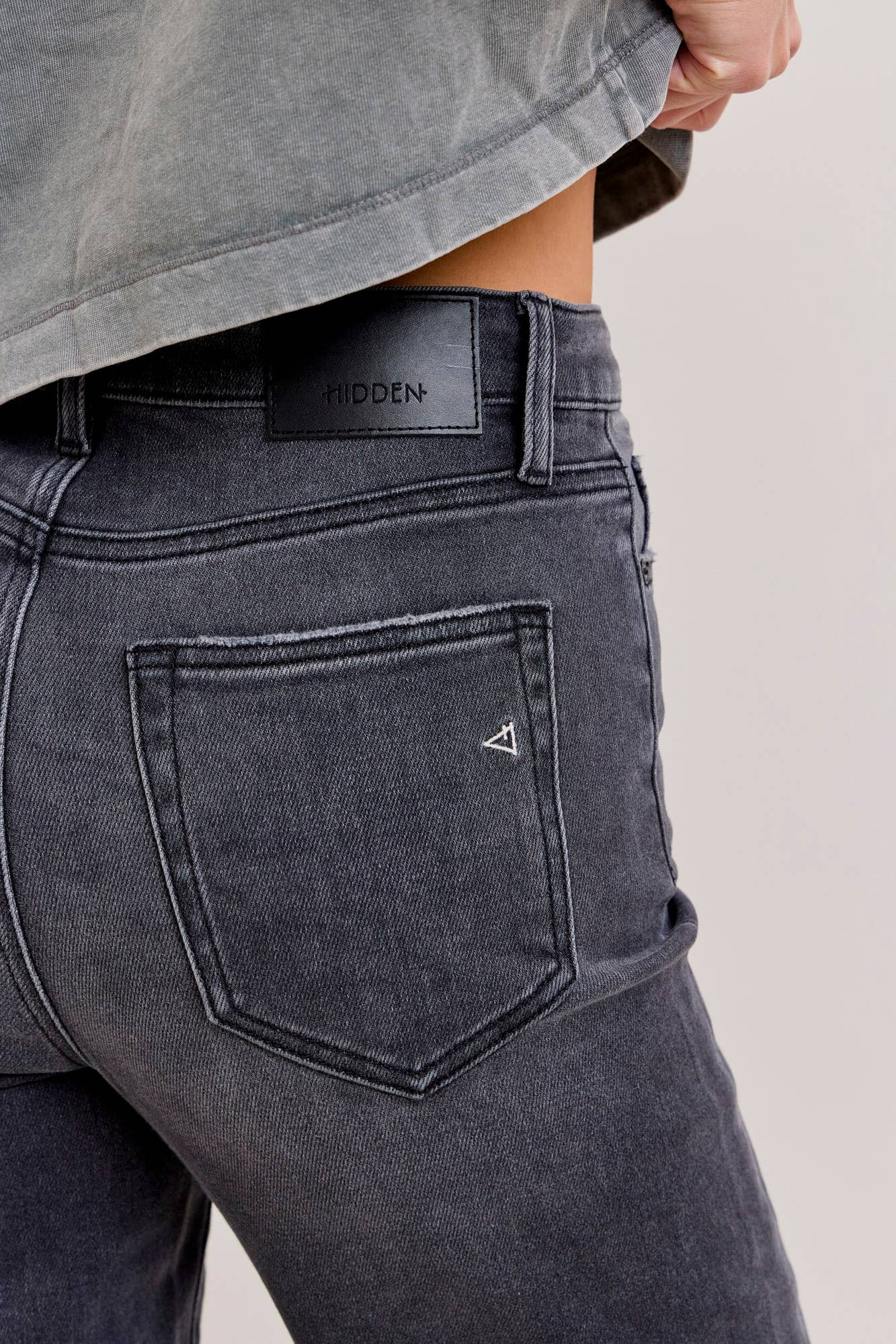 Charcoal Wash Clean Stretch Wide Straight Hidden Denim